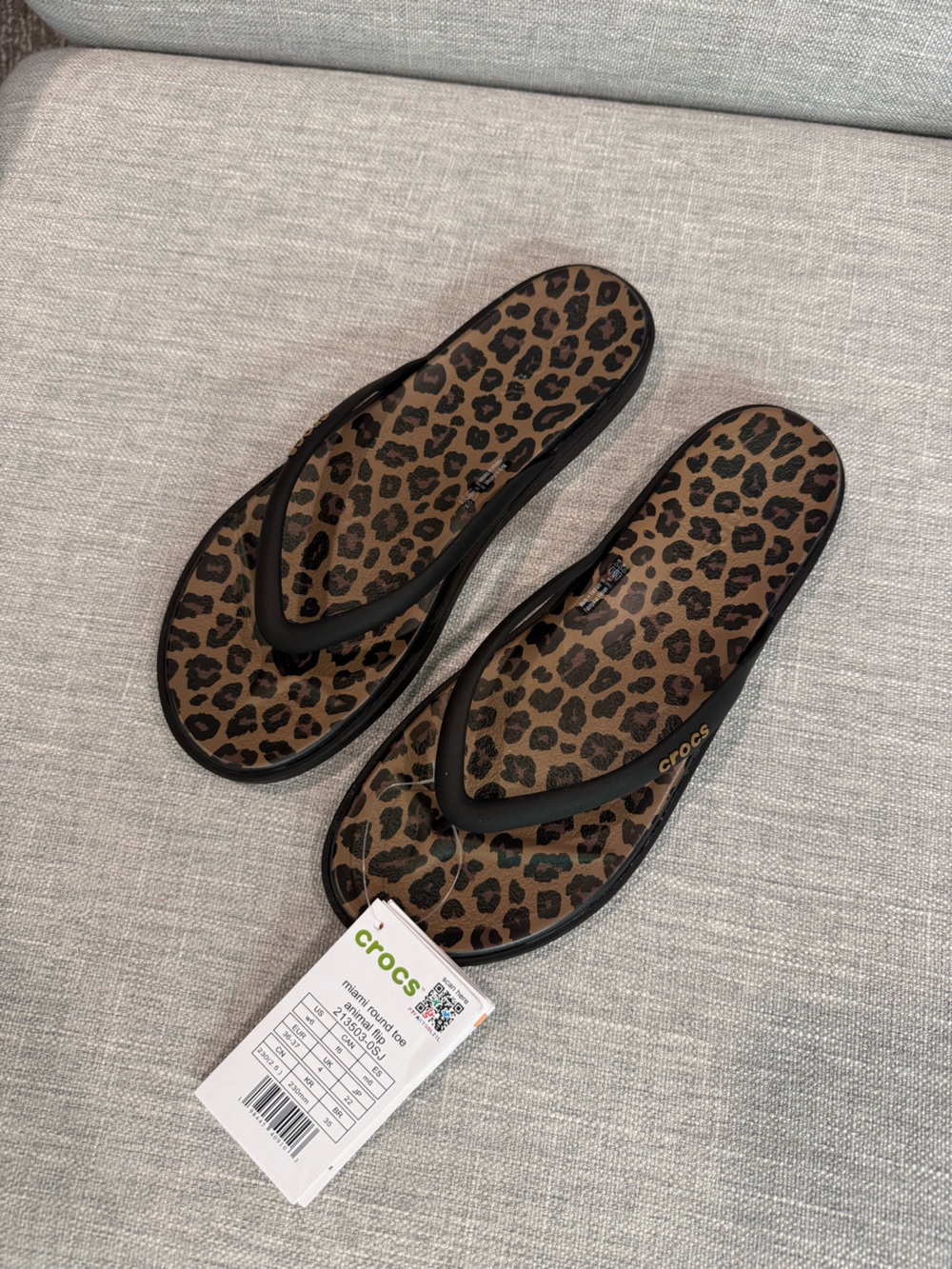 NWT CROCS Miami Round Animal Flip Flop Womens Size 6